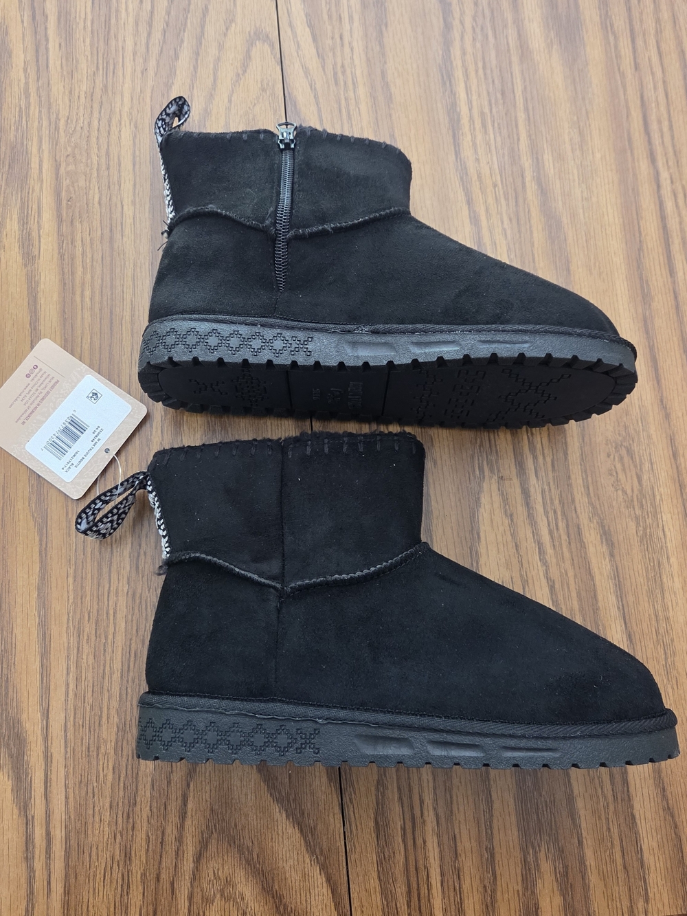 Muk Luks women's Truvie black ankle bootie - size 6